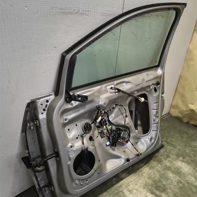 Porta anteriore destra