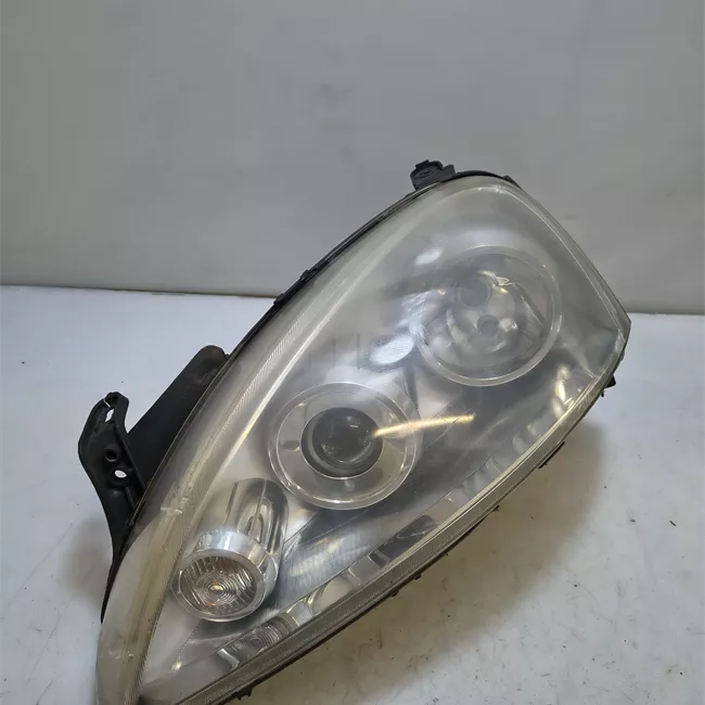 Proiettore sinistro t. 64000001>