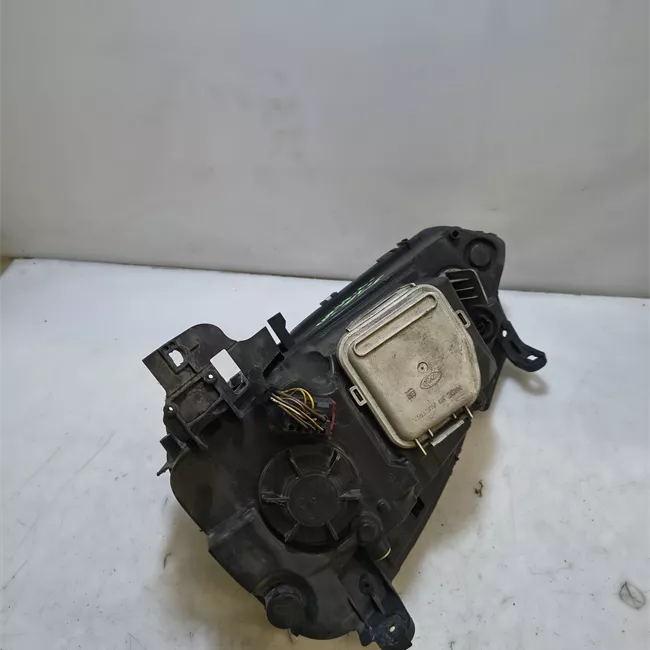 Proiettore destro t. 64000001>