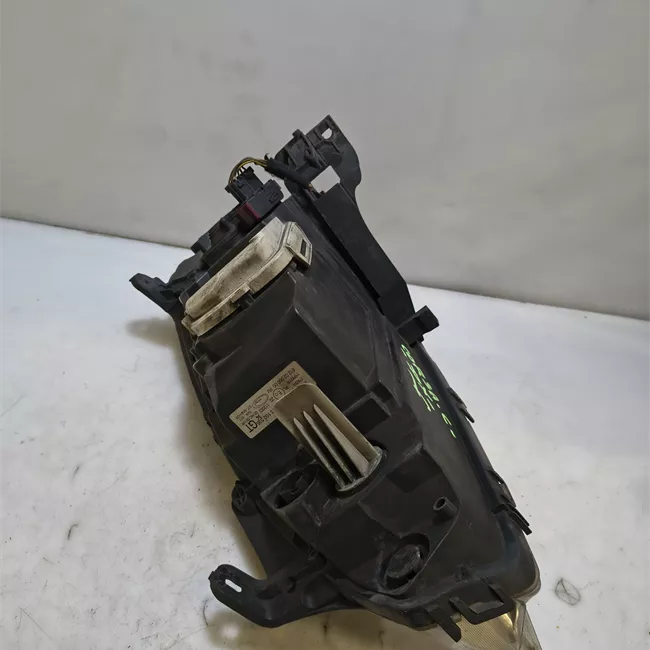 Proiettore destro t. 64000001>