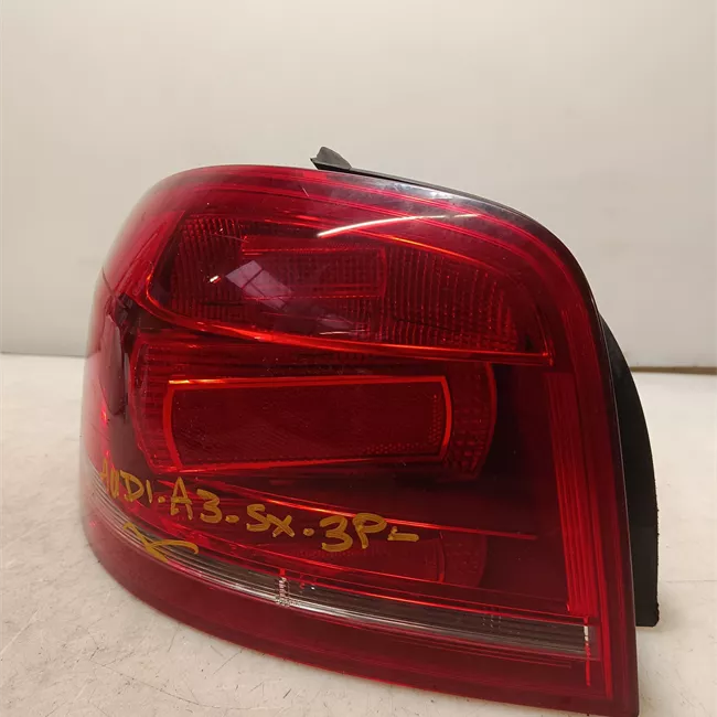 Fanale posteriore parte esterno sinistro con retronebbia