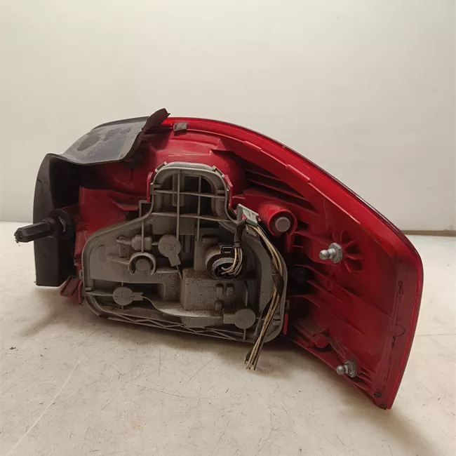 Fanale posteriore parte esterno sinistro con retronebbia