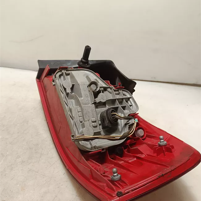 Fanale posteriore parte esterno sinistro con retronebbia