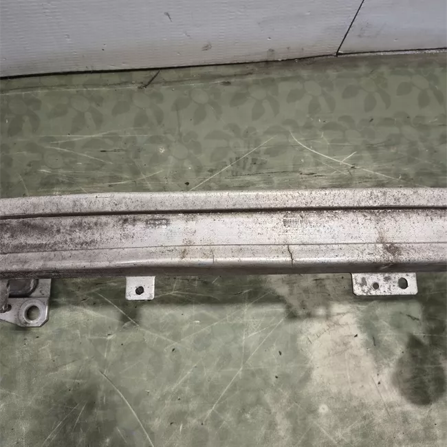 Traversa paraurti anteriore