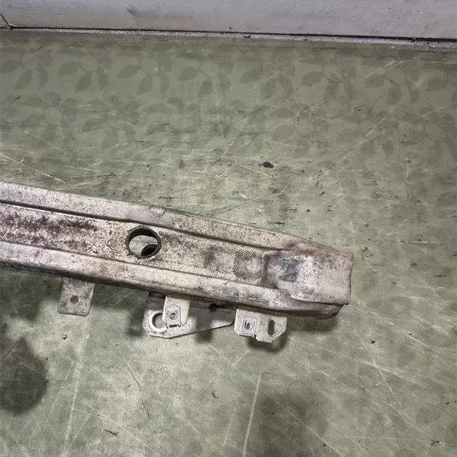 Traversa paraurti anteriore