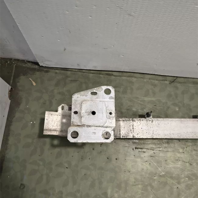 Traversa paraurti anteriore