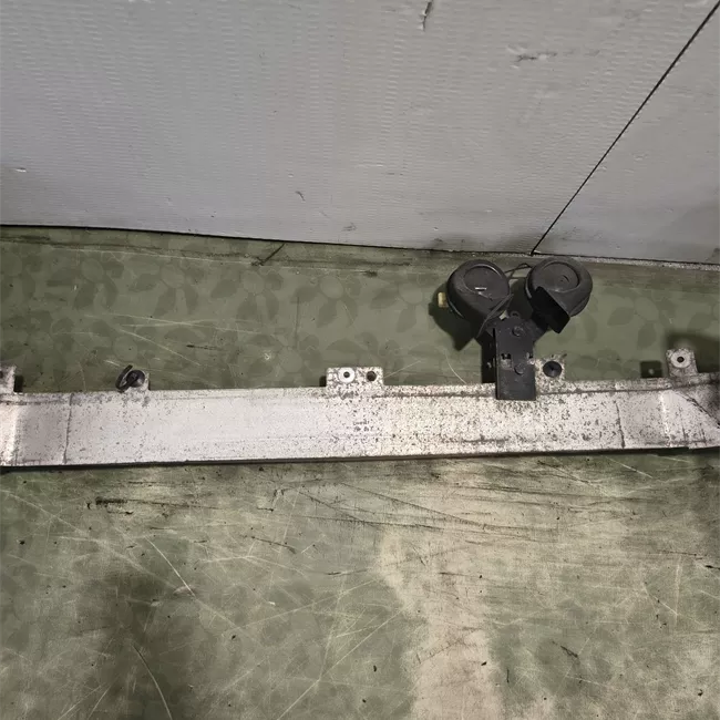 Traversa paraurti anteriore