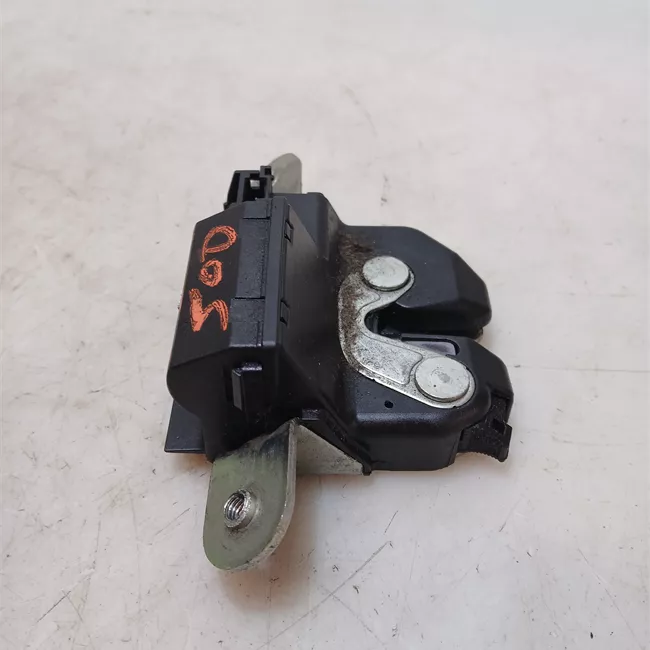 Serratura portello posteriore con aggancio