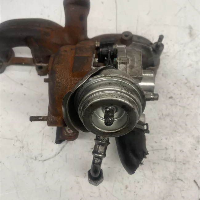 Turbocompressore con collettore scarico