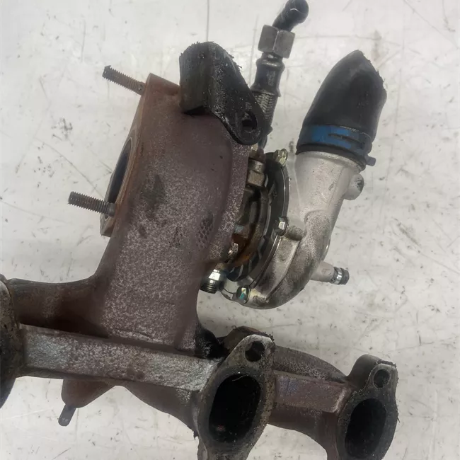 Turbocompressore con collettore scarico