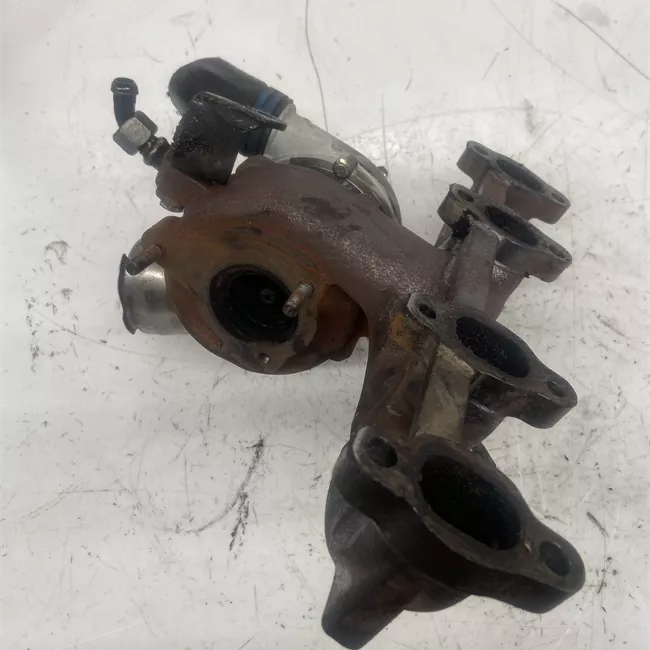 Turbocompressore con collettore scarico