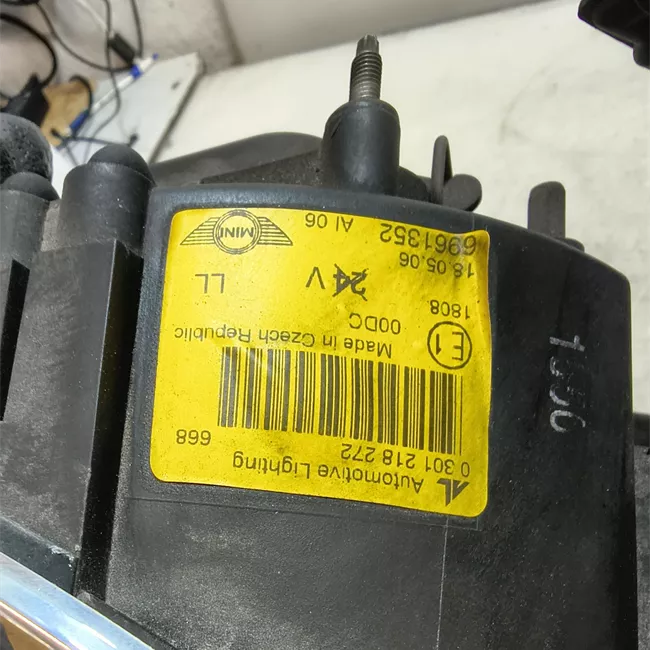 Proiettore destro Xeno