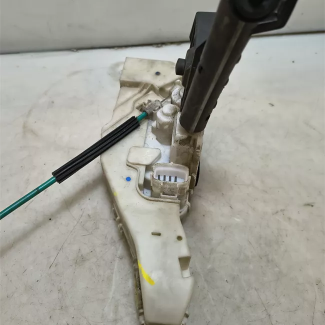 Serratura porta anteriore sinistra