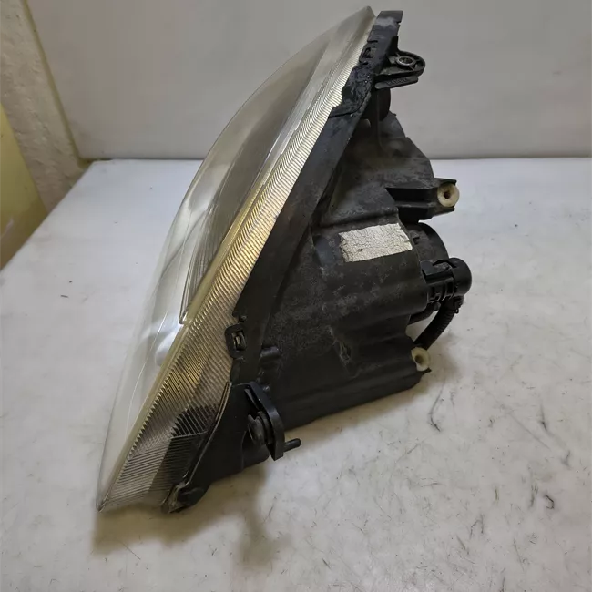 Proiettore destro con serie speciale 3