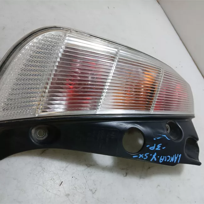 Fanale posteriore sinistro