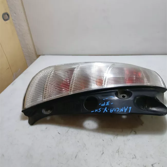 Fanale posteriore sinistro