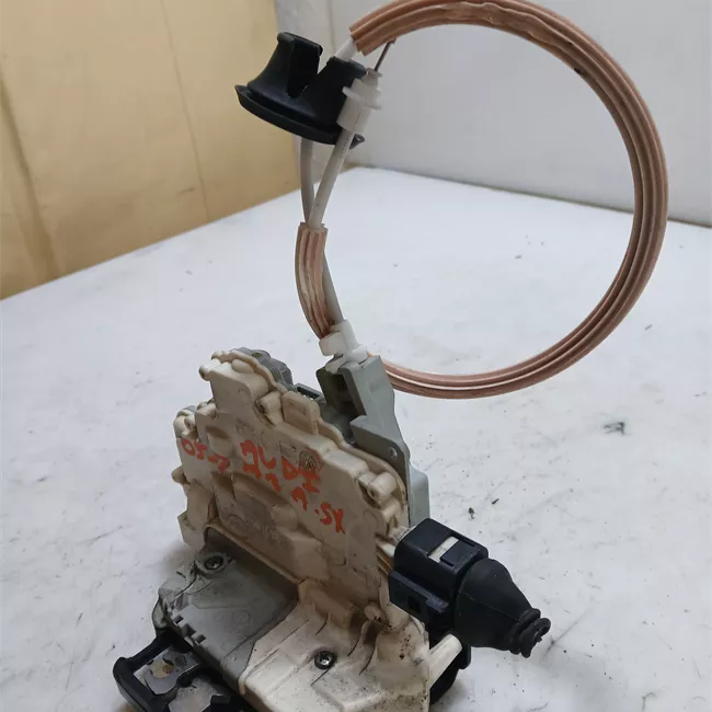 Serratura porta anteriore sinistra t.8P5A200000<