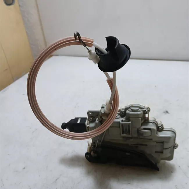 Serratura porta anteriore sinistra t.8P5A200000<