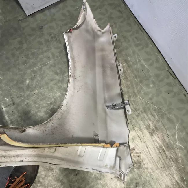 Parafango anteriore destro