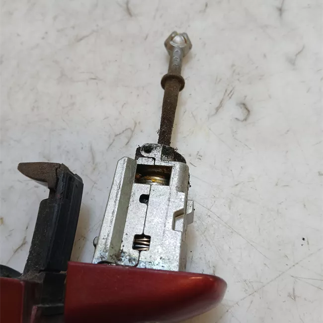 Maniglia porta anteriore sinistra con chiusura sempliciotta nero