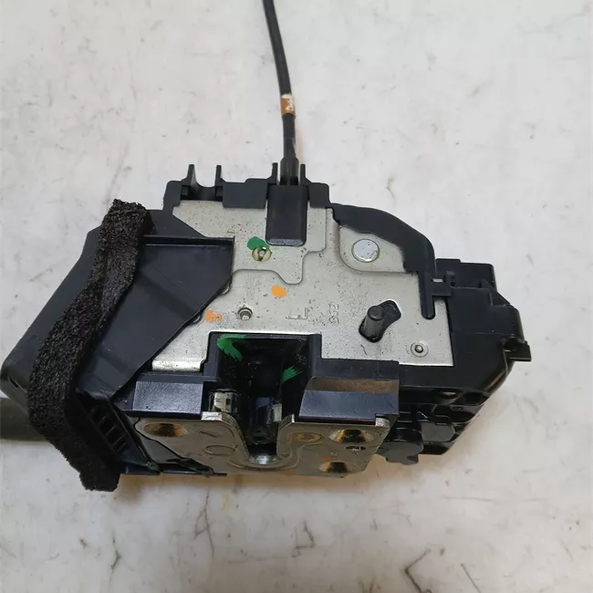 Serratura porta posteriore sinistra