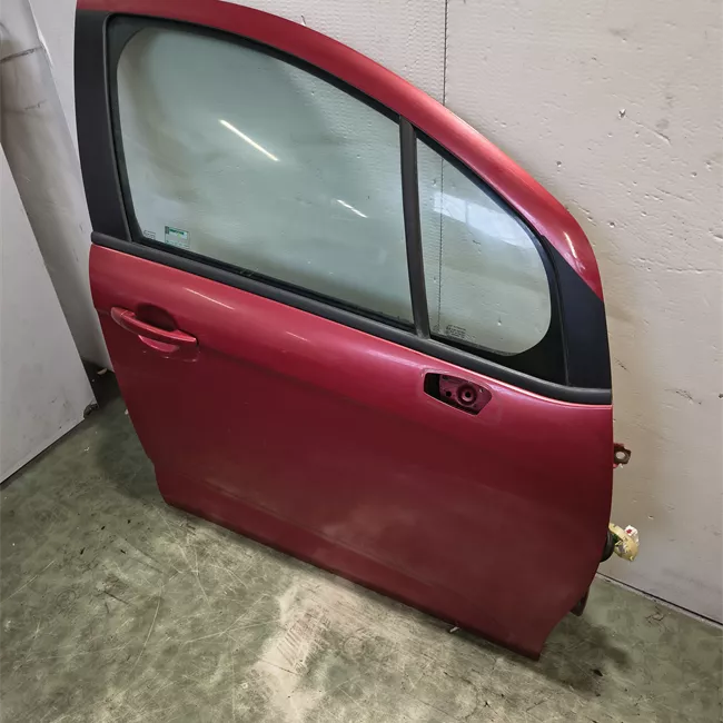 Porta anteriore destra