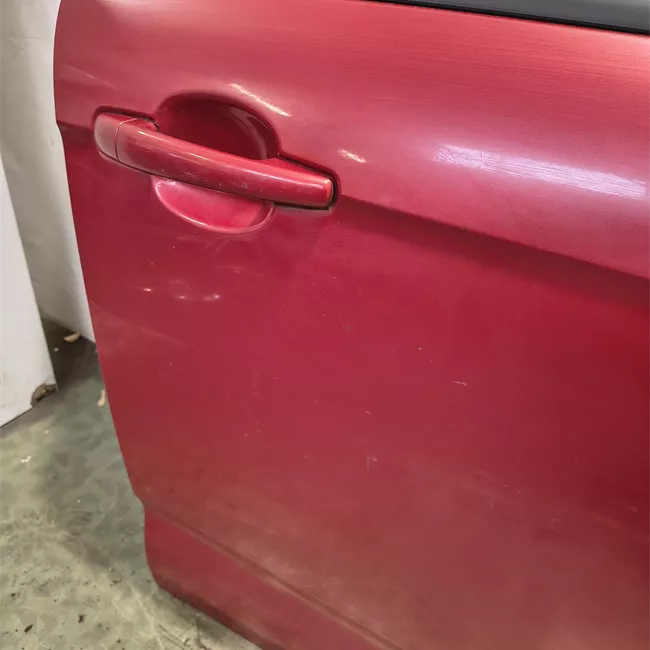 Porta anteriore destra