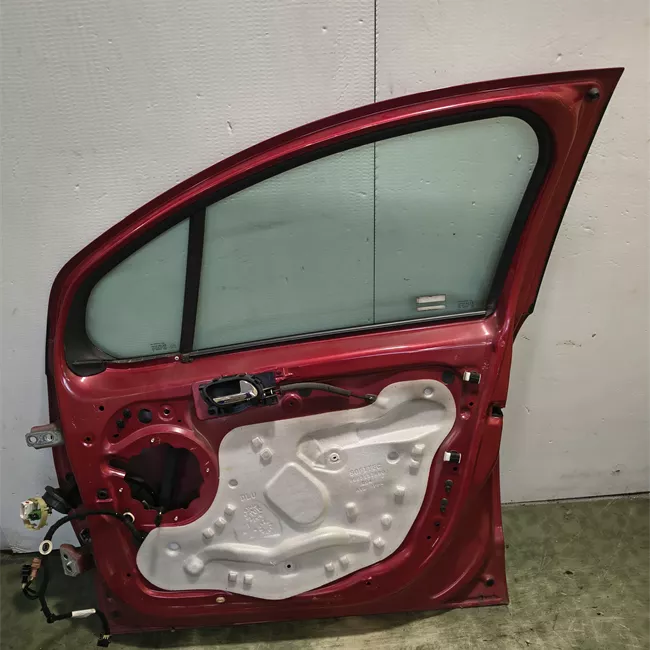 Porta anteriore destra