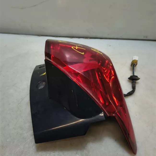 Fanale posteriore parte esterno sinistro con lampadine