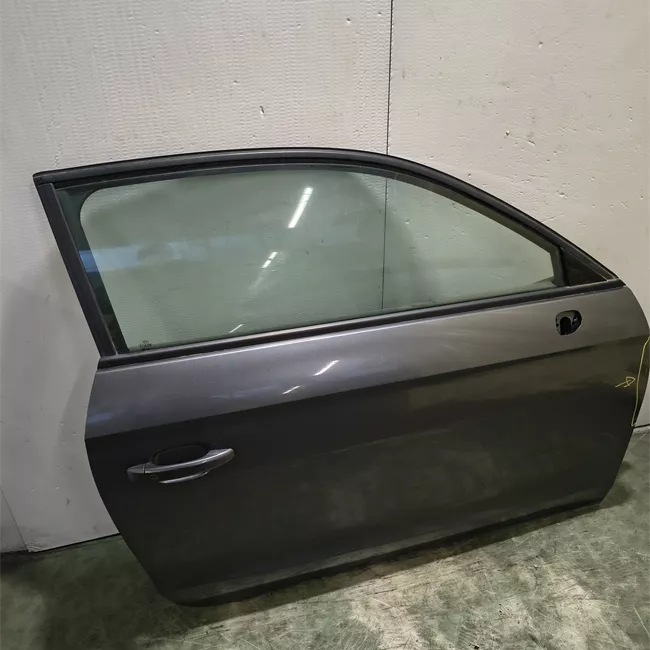 Porta anteriore destra