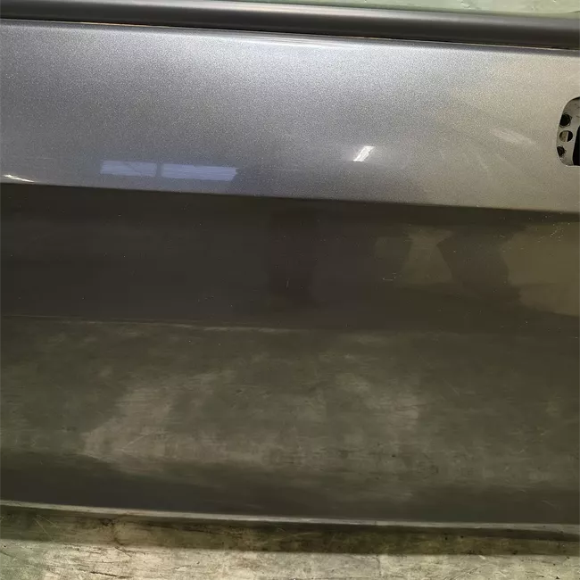 Porta anteriore destra