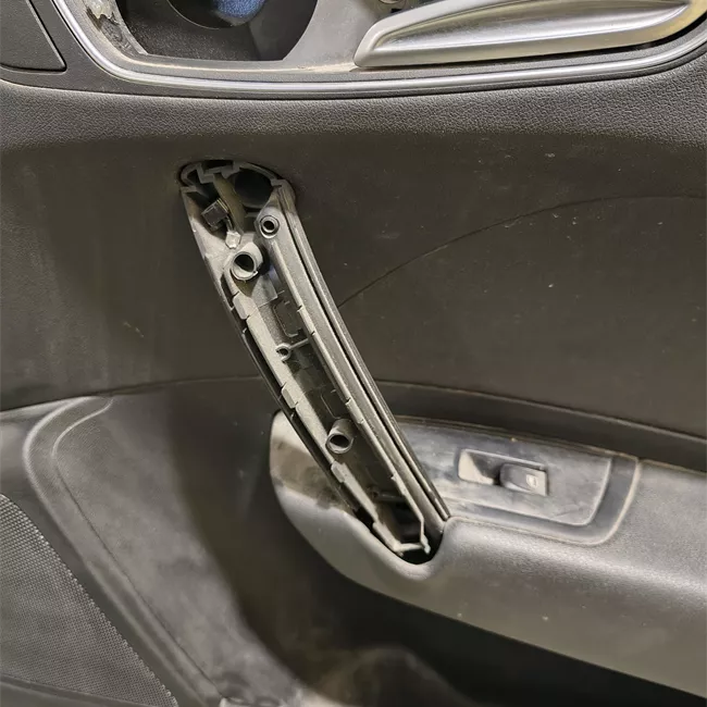 Porta anteriore destra