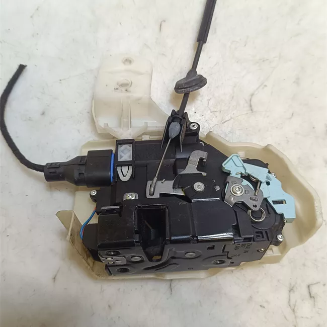 Serratura porta anteriore destra