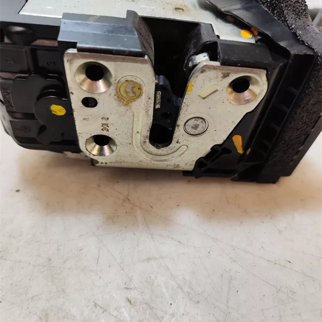 Serratura porta anteriore destra