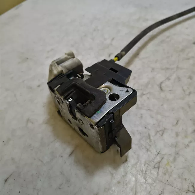 Serratura porta anteriore destra