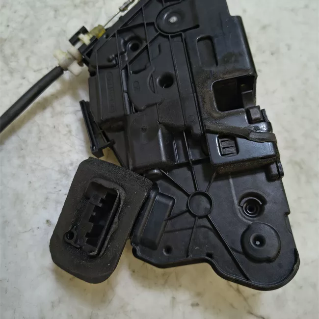 Serratura porta anteriore sinistra