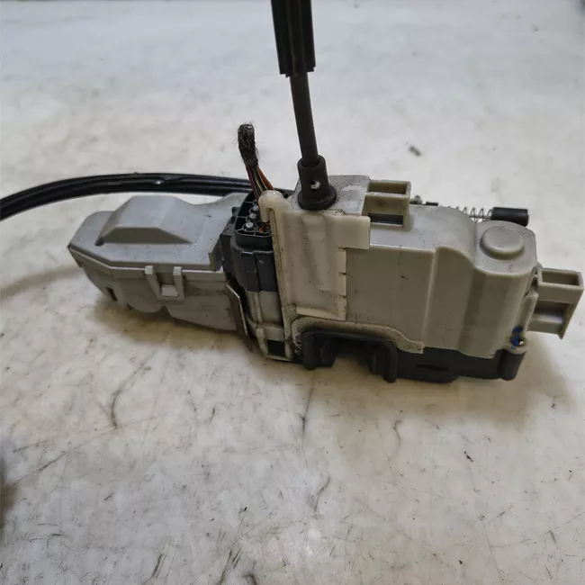 Serratura porta anteriore sinistra