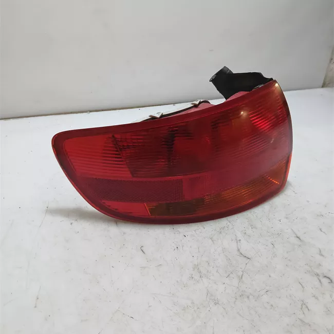 Fanale posteriore parte esterno sinistro