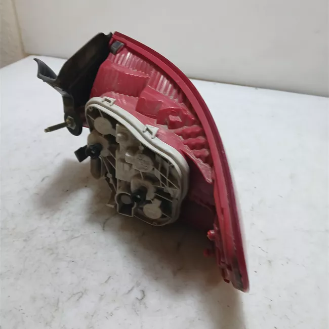 Fanale posteriore parte esterno sinistro