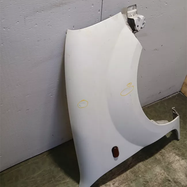 Parafango anteriore destro