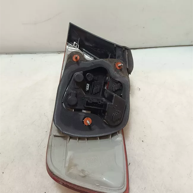 Fanale posteriore parte esterno sinistro