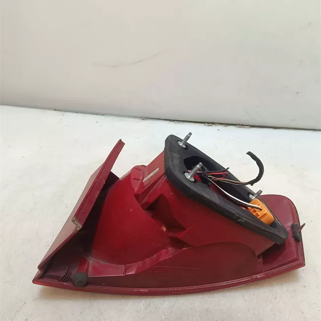 Fanale posteriore parte esterno sinistro