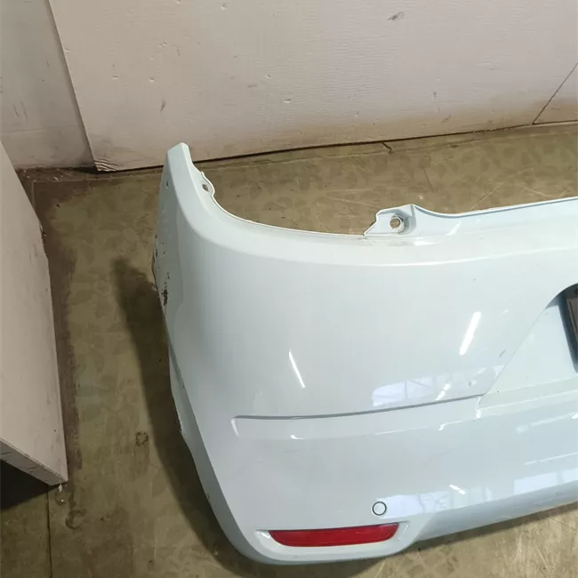 Paraurti posteriore con sensori parcheggio 02