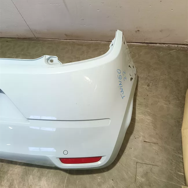 Paraurti posteriore con sensori parcheggio 02