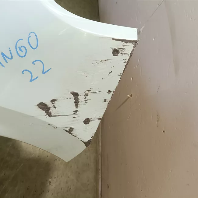 Paraurti posteriore con sensori parcheggio 02