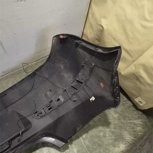 Paraurti posteriore con sensori parcheggio primer