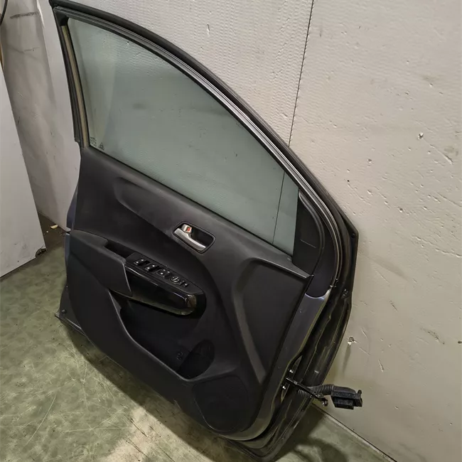 Porta anteriore sinistra