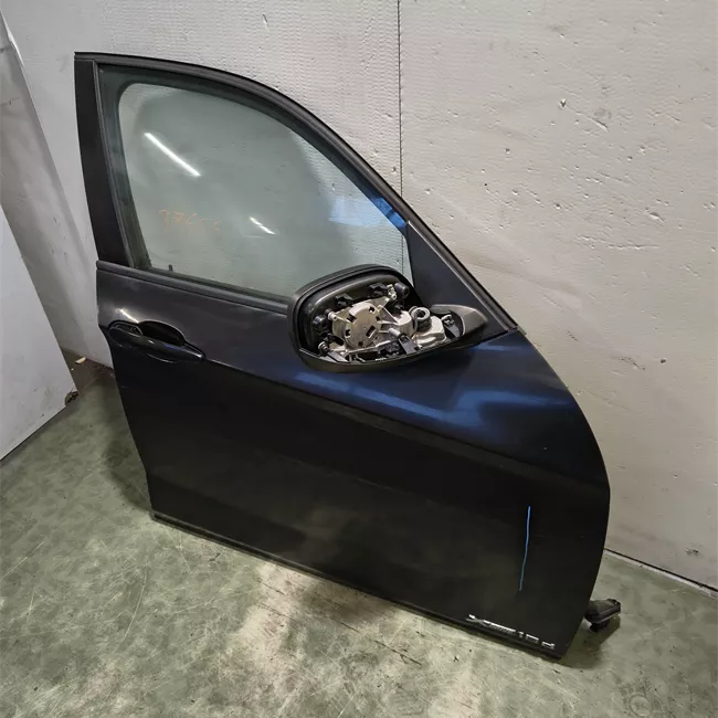 Porta anteriore destra