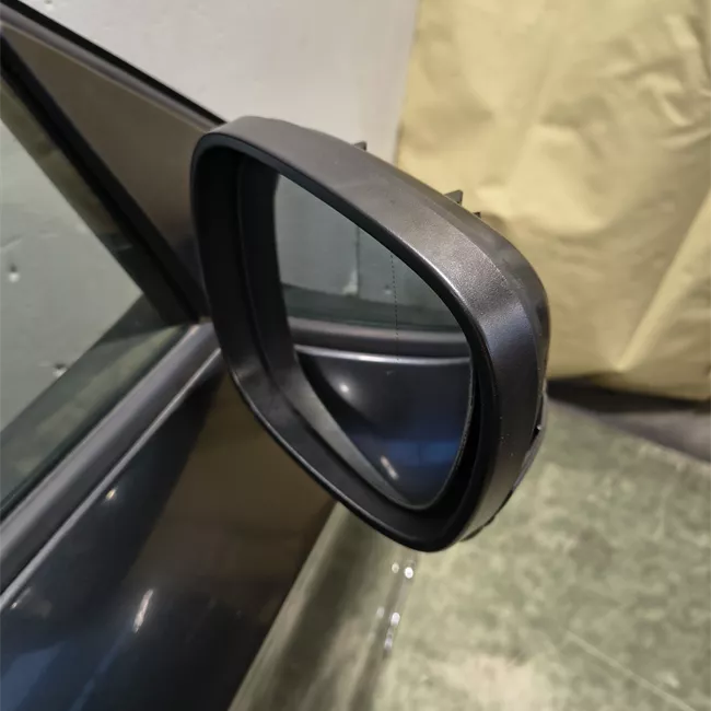 Porta anteriore destra