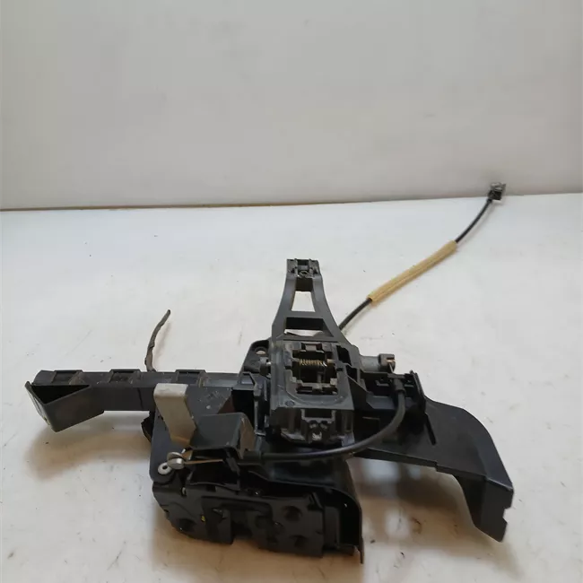 Serratura porta posteriore sinistra con sistema chiusura centrale